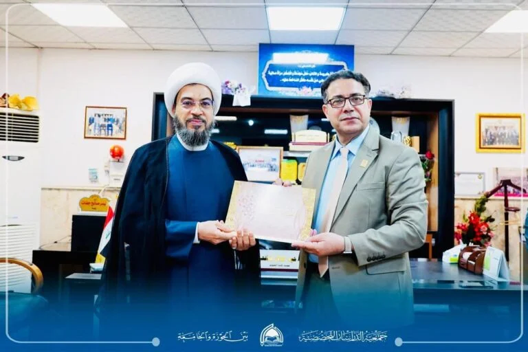 بالتعاون_مع_كلية_العلوم_في_جامعة_الكوفة#جمعية_الدراسات_التخصصية_بين_الحوزة_والجامعة_تنظم_ندوة_علمية بعنوان: “دور الجامعات في صناعة الوعي الثقافي